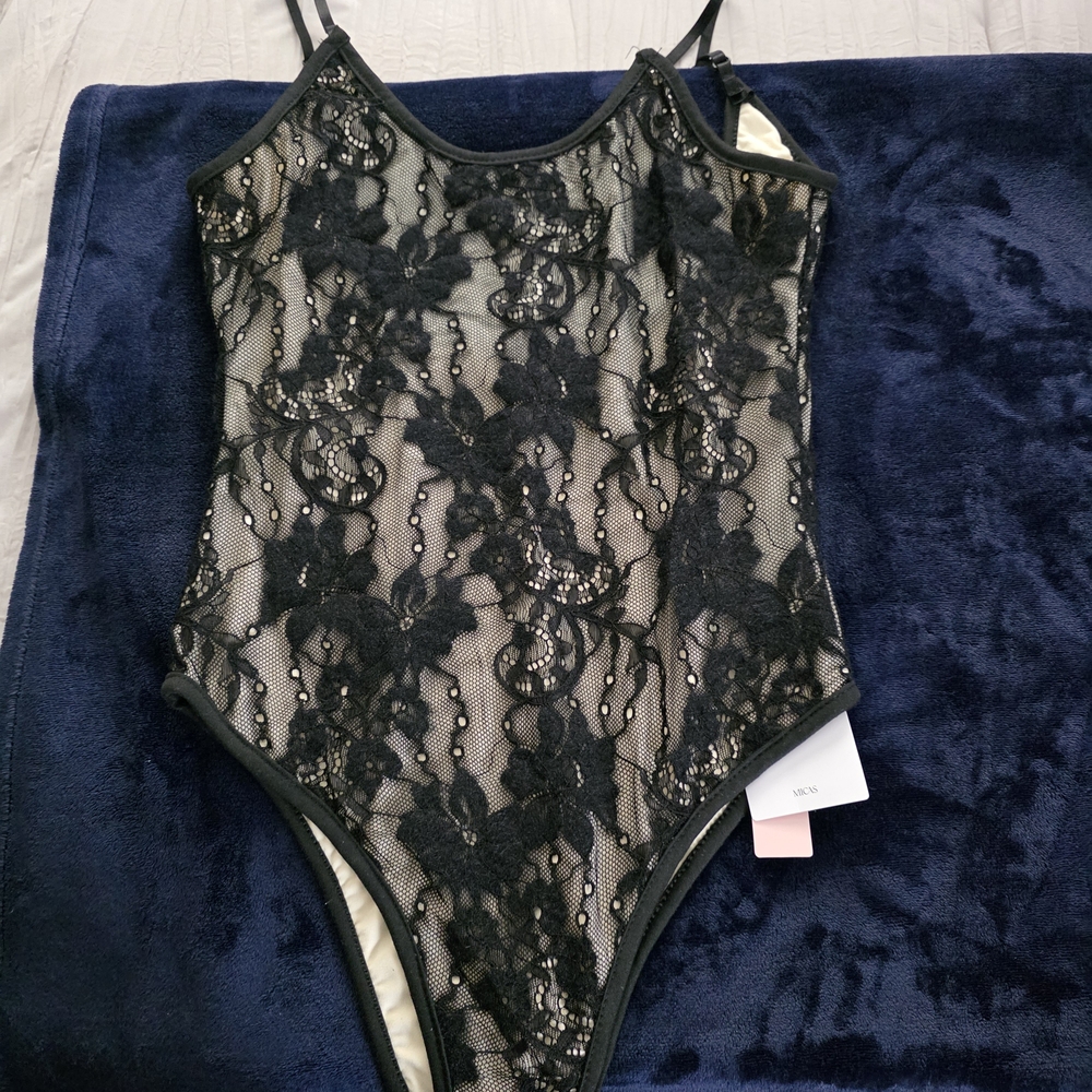 Chic Black Lace Chemise